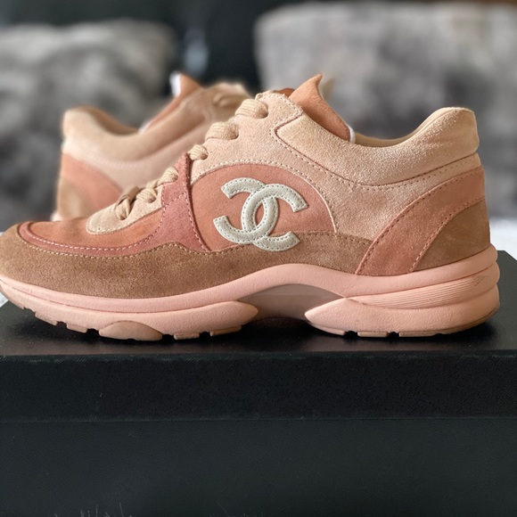 Chanel - Picture 2 of 8